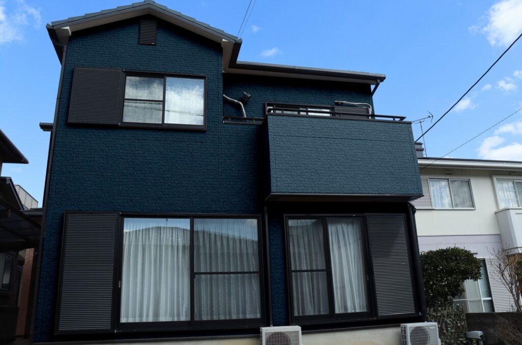 【配色事例集】ブルー・ネイビー系の外壁～クールな印象を演出～ | AP ONLINE